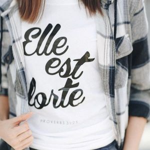 Original Elle est Forte (she is strong) Tee EUC